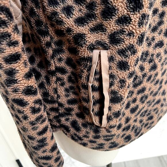 Abercrombie & Fitch Asymmetrical Snap-Up Fleece, Size Small - Picture 4 of 5